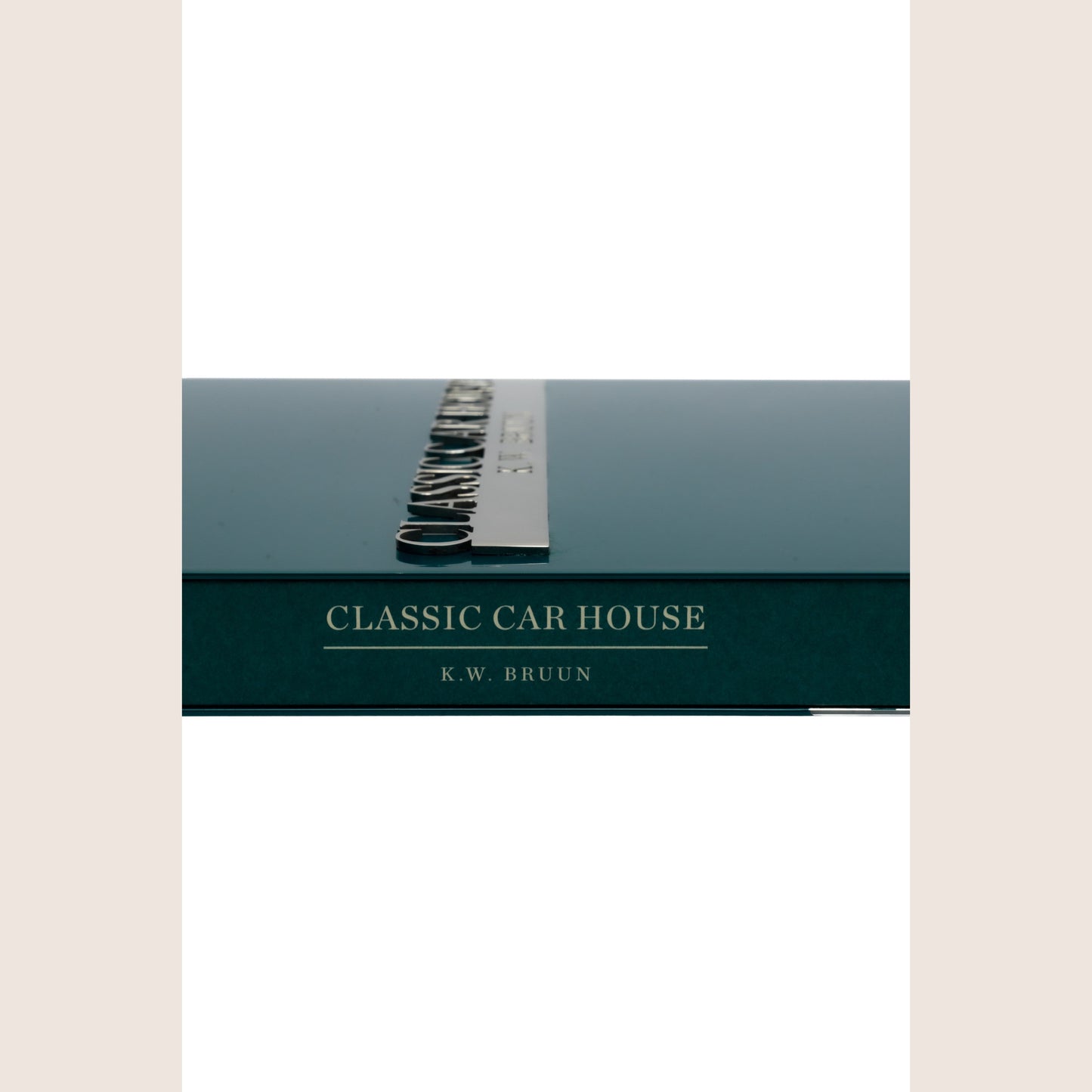 CCH Catalog Limited edition - Limited edition of the CCH catalog, perfect for collectors of rare car books.