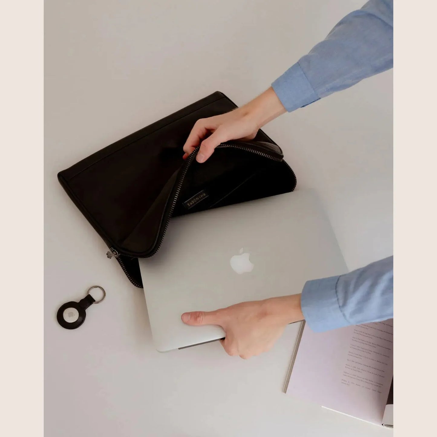 KALMUS COMPUTER SLEEVE - W - Black - Elegant Kalmus computer sleeve in black for women, ideal for protecting your laptop in style.
