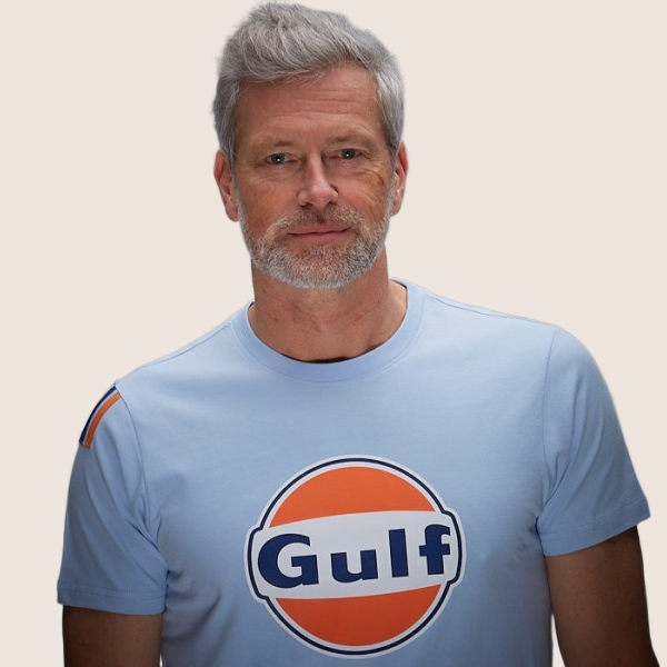 Gulf Classic T Light Blue - Classic t-shirt in light blue with iconic Gulf logo. Perfect for motorsport enthusiasts and retro style.