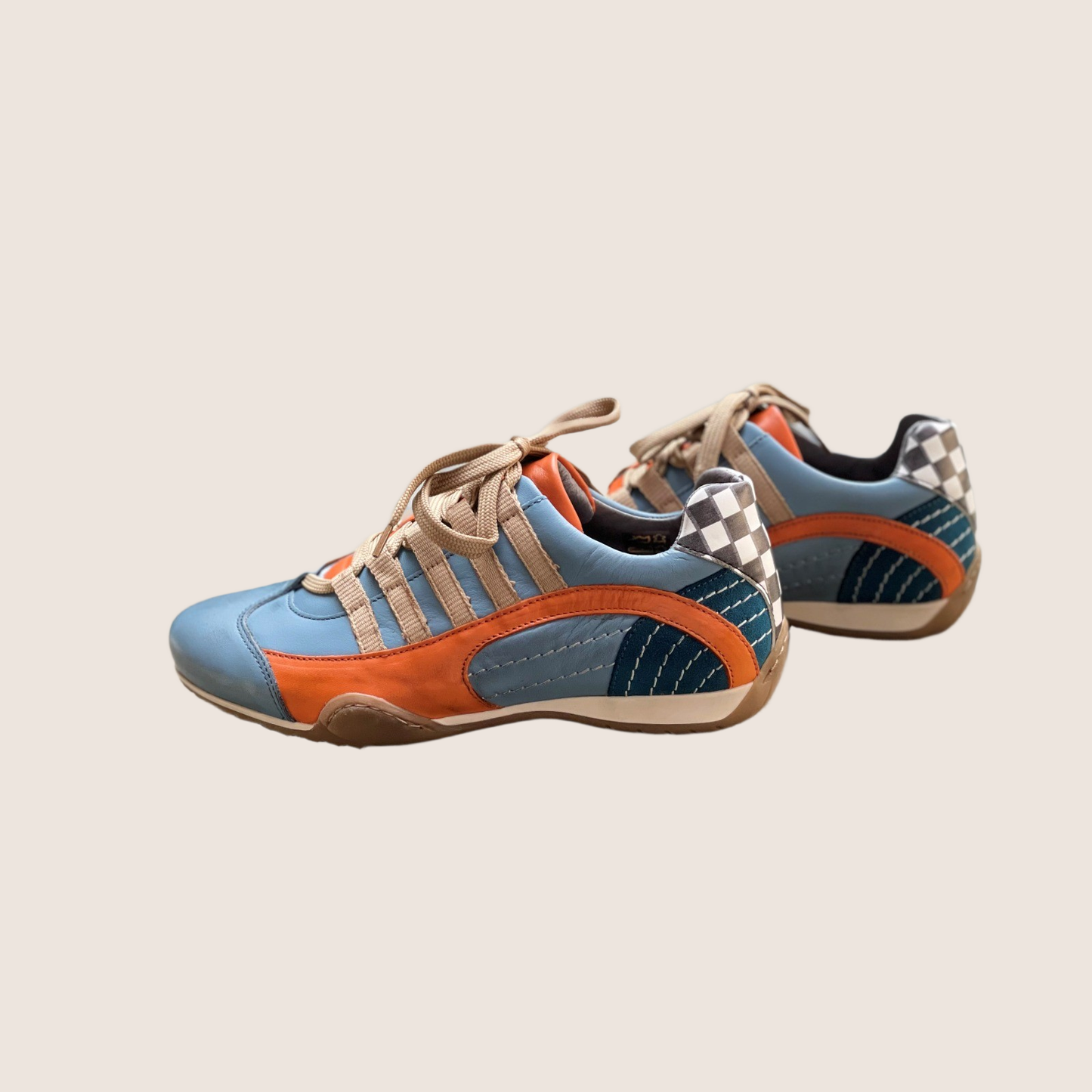 GPO Lady Sneaker Ice Blue - Elegant and comfortable sneakers in ice blue color, designed with inspiration from classic motorsport for everyday wear.