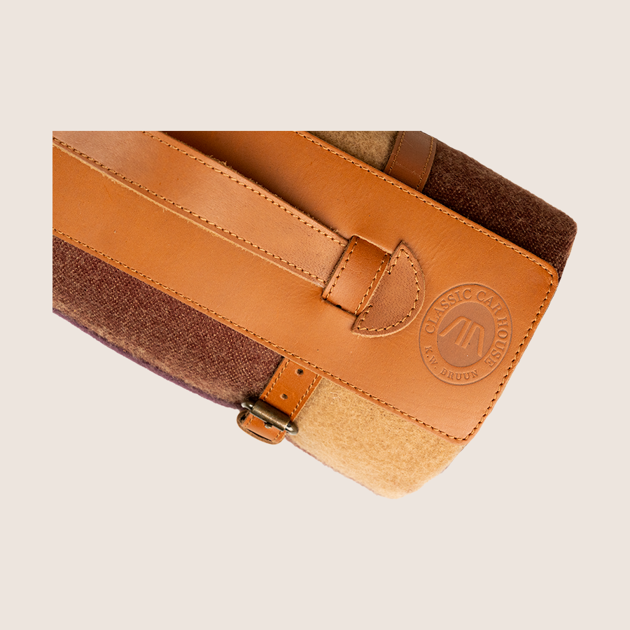 CarPlaid wine red - Wine red car plaid, ideal for keeping warm on road trips or for cozying up at home.