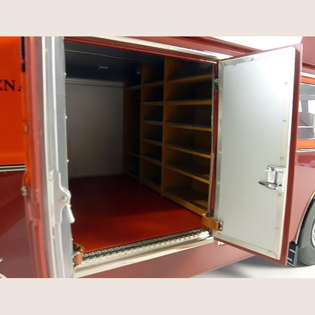 1:18 FIAT 642 BARTOLETTI FERRARI RACE TRANSPORTER - 1:18 scale model of the Fiat 642 Bartoletti Ferrari race transporter, perfect for motorsport enthusiasts.