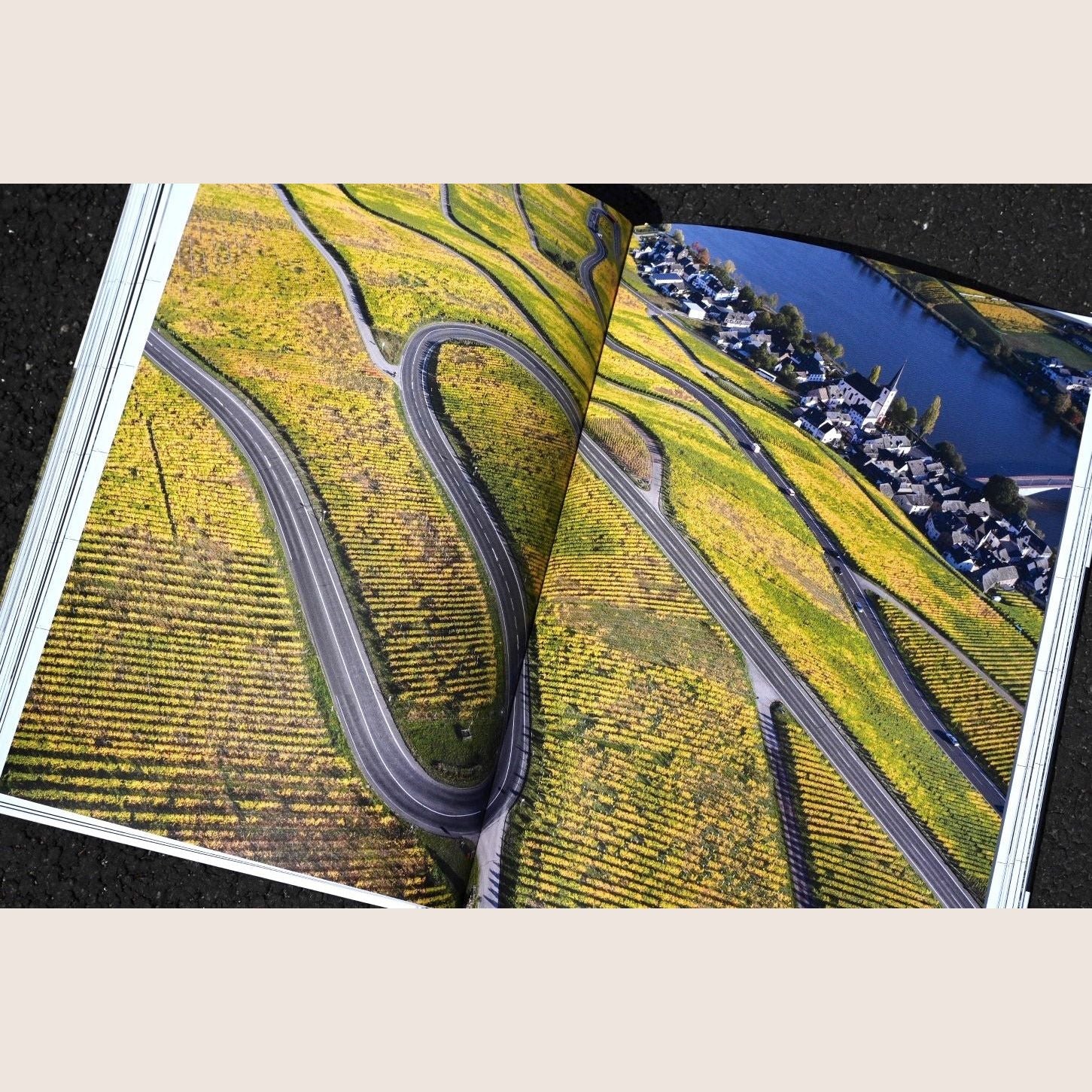 360 Nürburg Roadbook - Detailed roadbook with exciting routes and recommendations for car enthusiasts in the Nürburgring area. Perfect for road trips and travel planning.