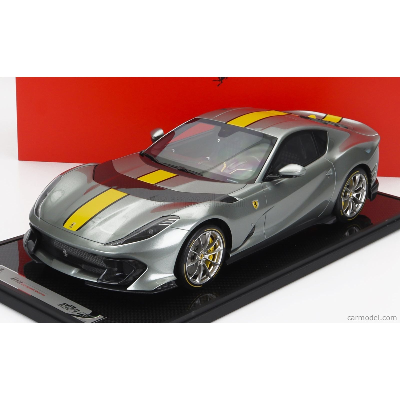 Ferrari 812 Competizione Grigio Coburn Portachiav - Exclusive Ferrari 812 Competizione model in Grigio Coburn.