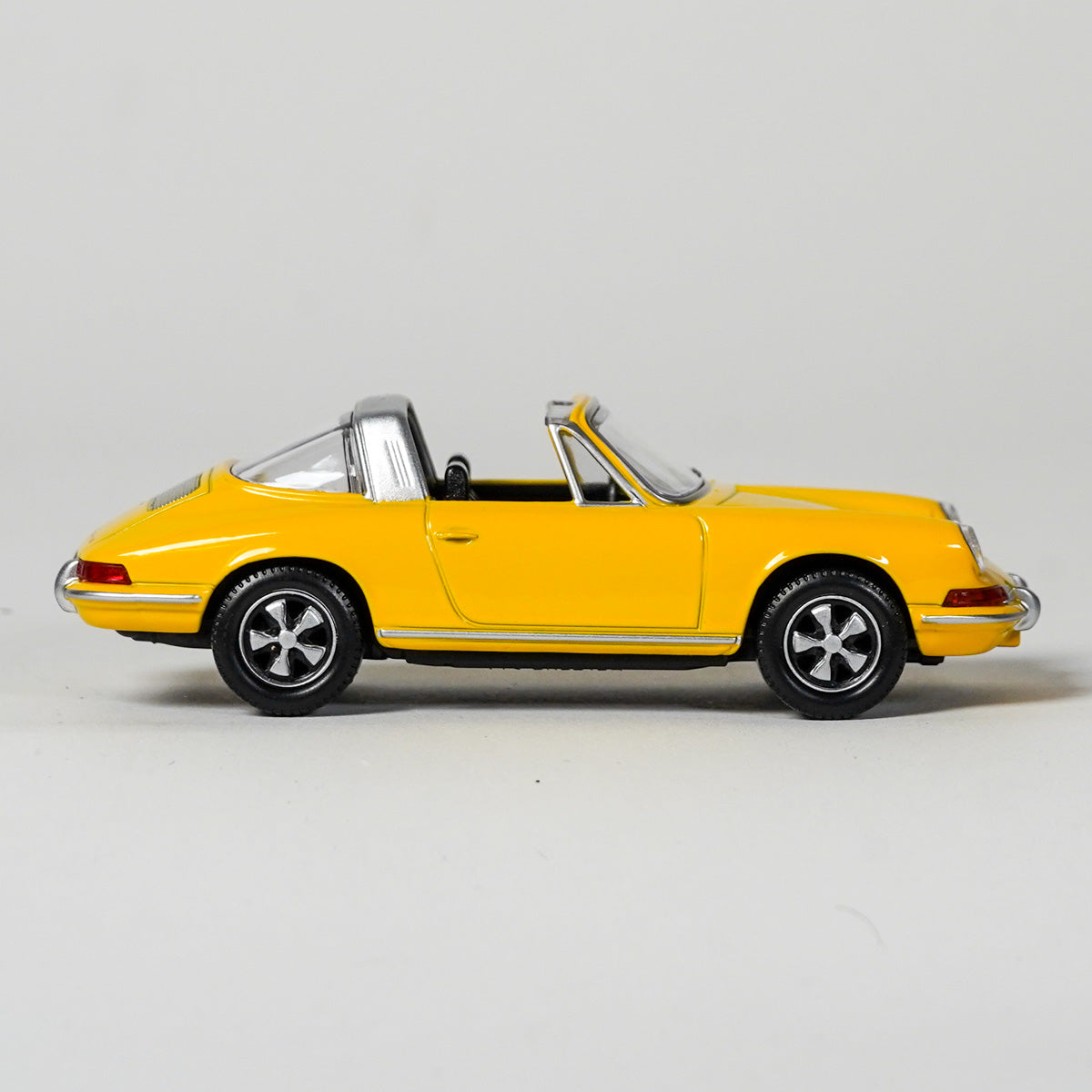Porsche 911 Targa 1969 1:43