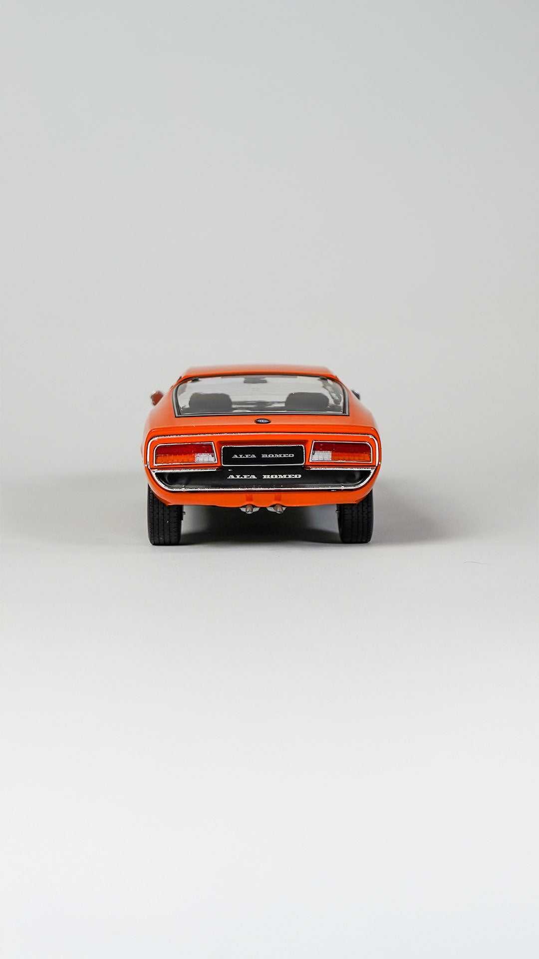 1:18 Alfa Romeo Montreal 1970 orange