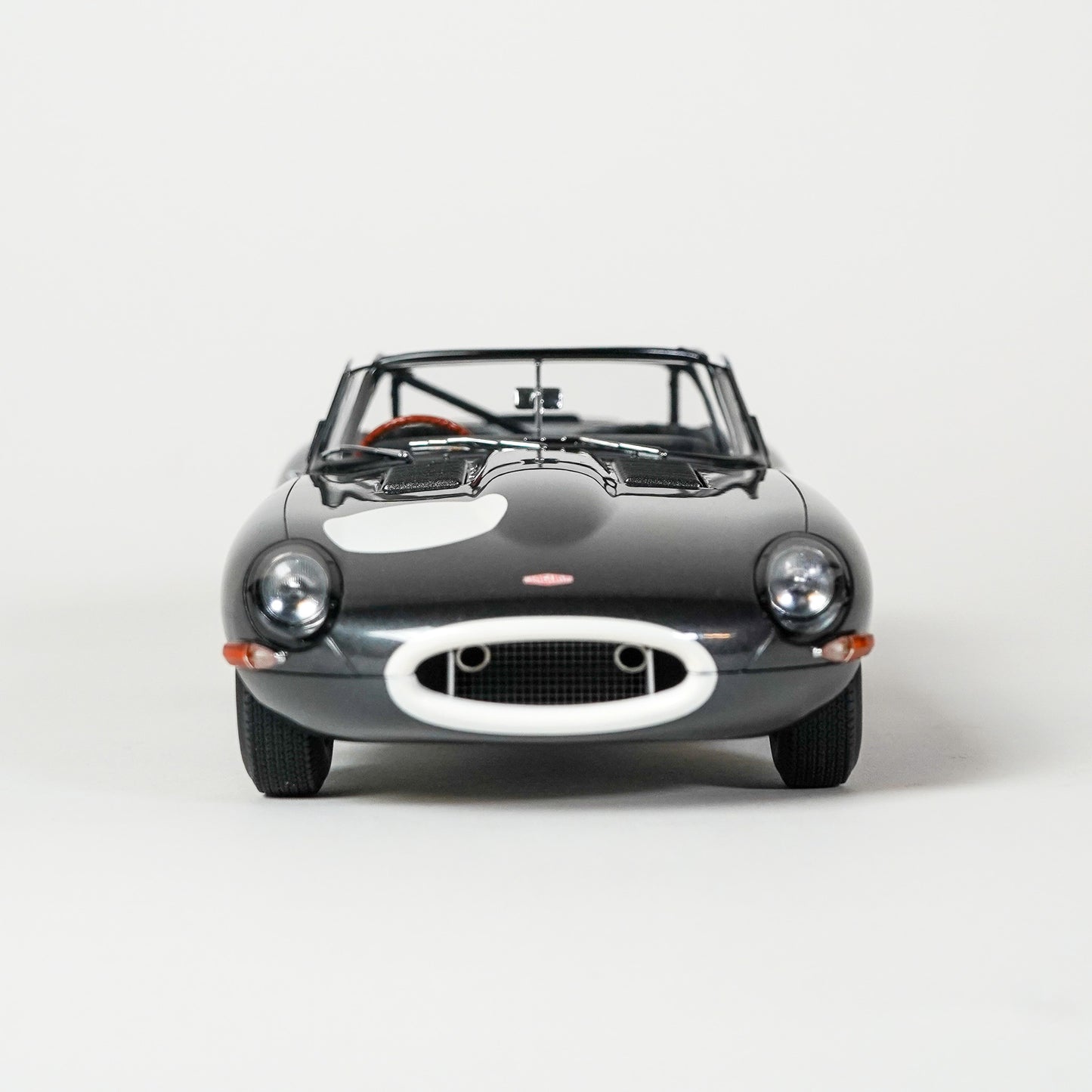 Jaguar E-type lightweight dark gray 1:18 AutoArt