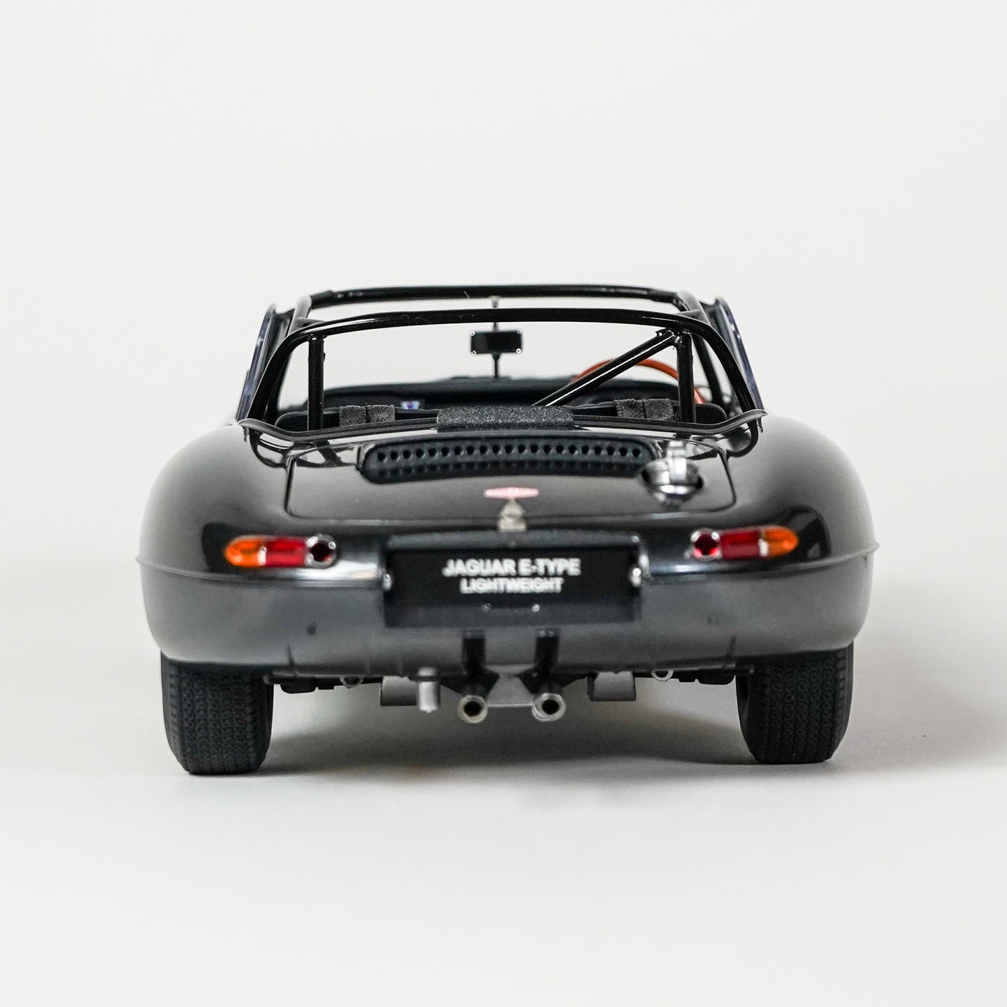 Jaguar E-type lightweight dark gray 1:18 AutoArt