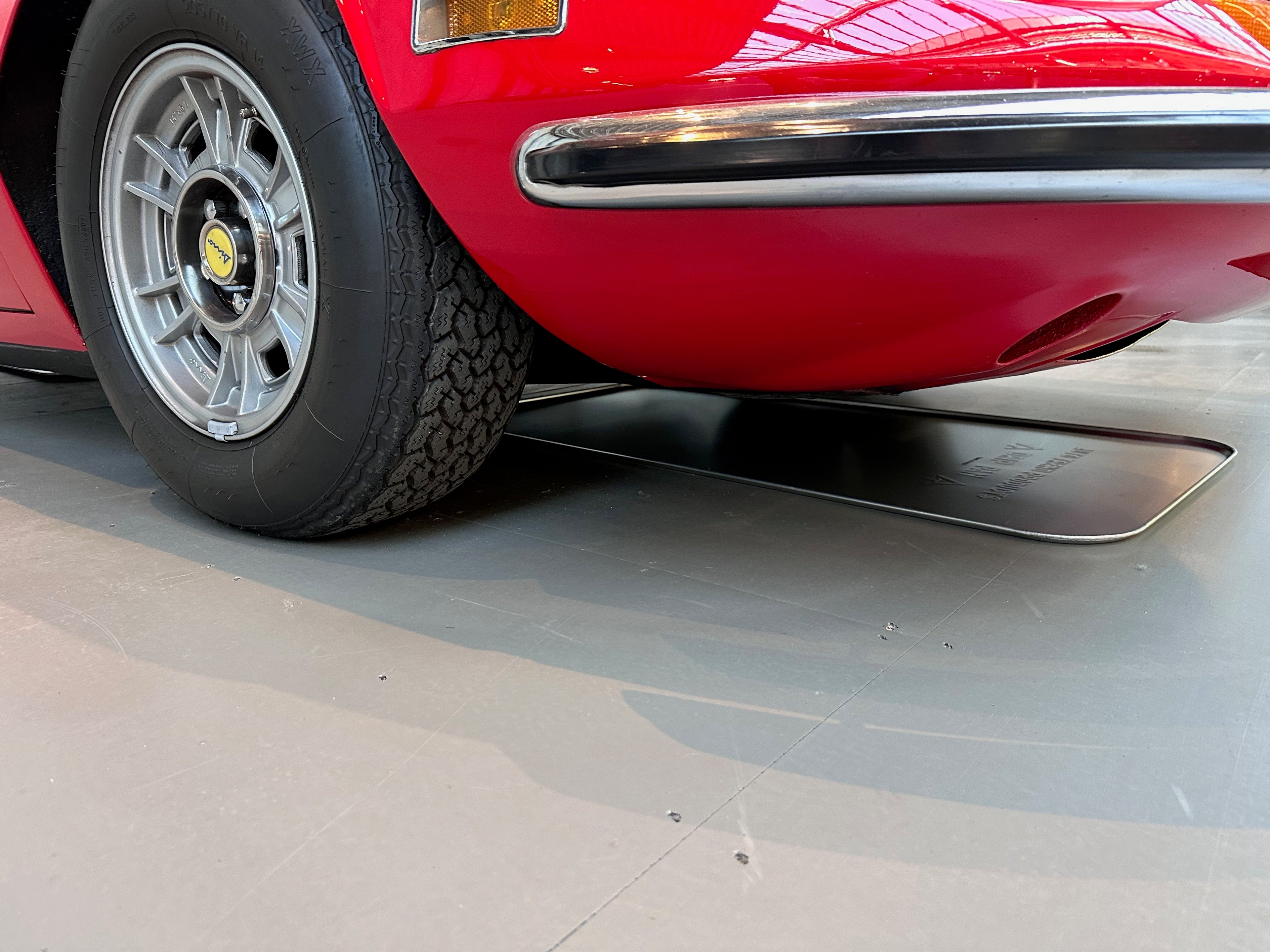 Drip tray 120x64 cm - Lying under classic car inside a garage