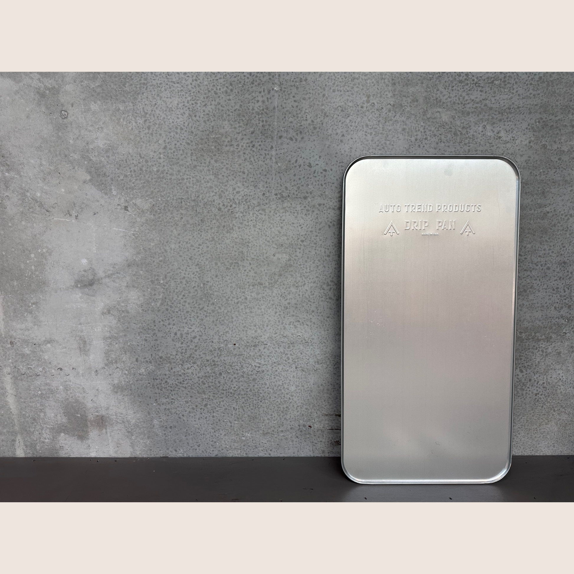 Drip tray 120x64 cm - Functional drip tray, perfect for safely storing classic/veteran cars or other items.