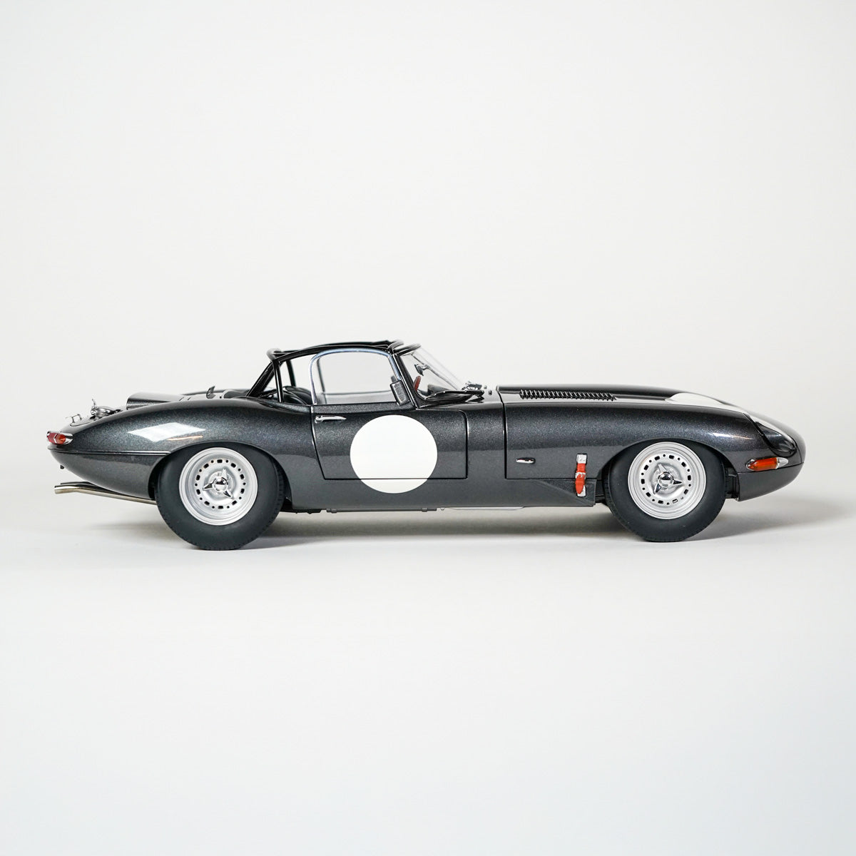 Jaguar E-type lightweight dark gray 1:18 AutoArt