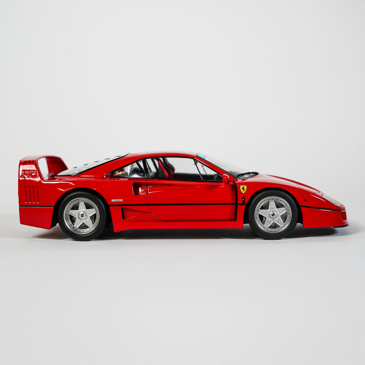 1:18 F40 1987 Red Seats
