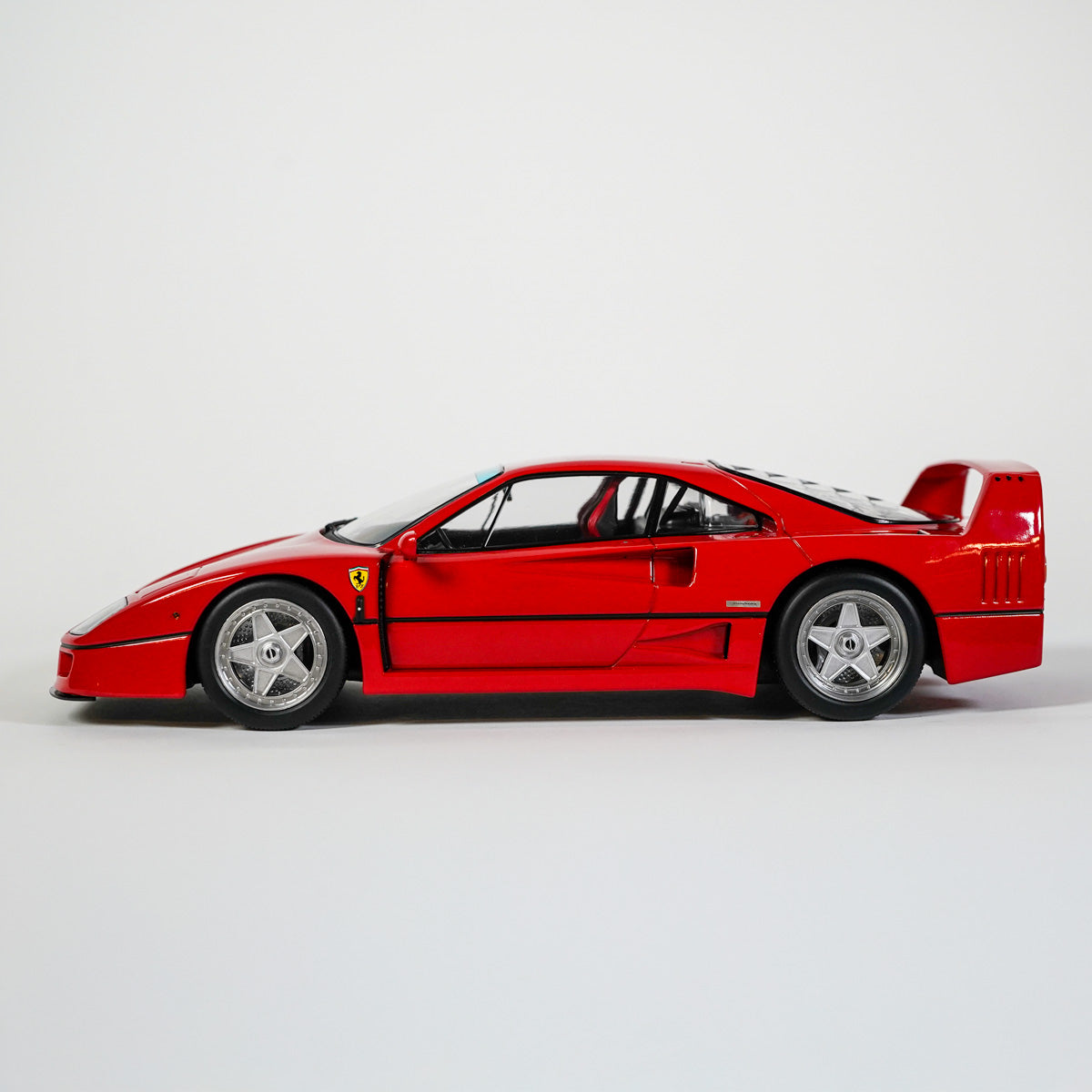 1:18 F40 1987 Red Seats