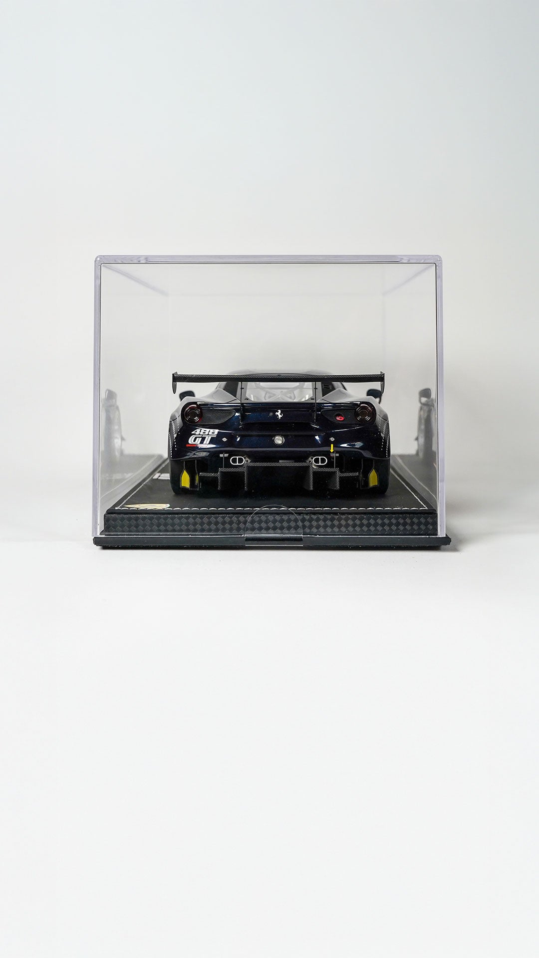 1:18 - Ferrari - 488 GT - Livrea Blu Nart - With Plexi Showcase - BBR