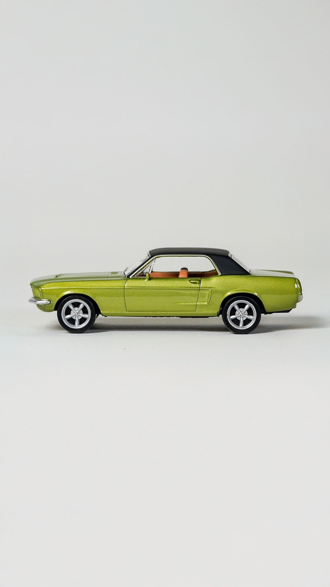 Ford Mustang 1:43 scale