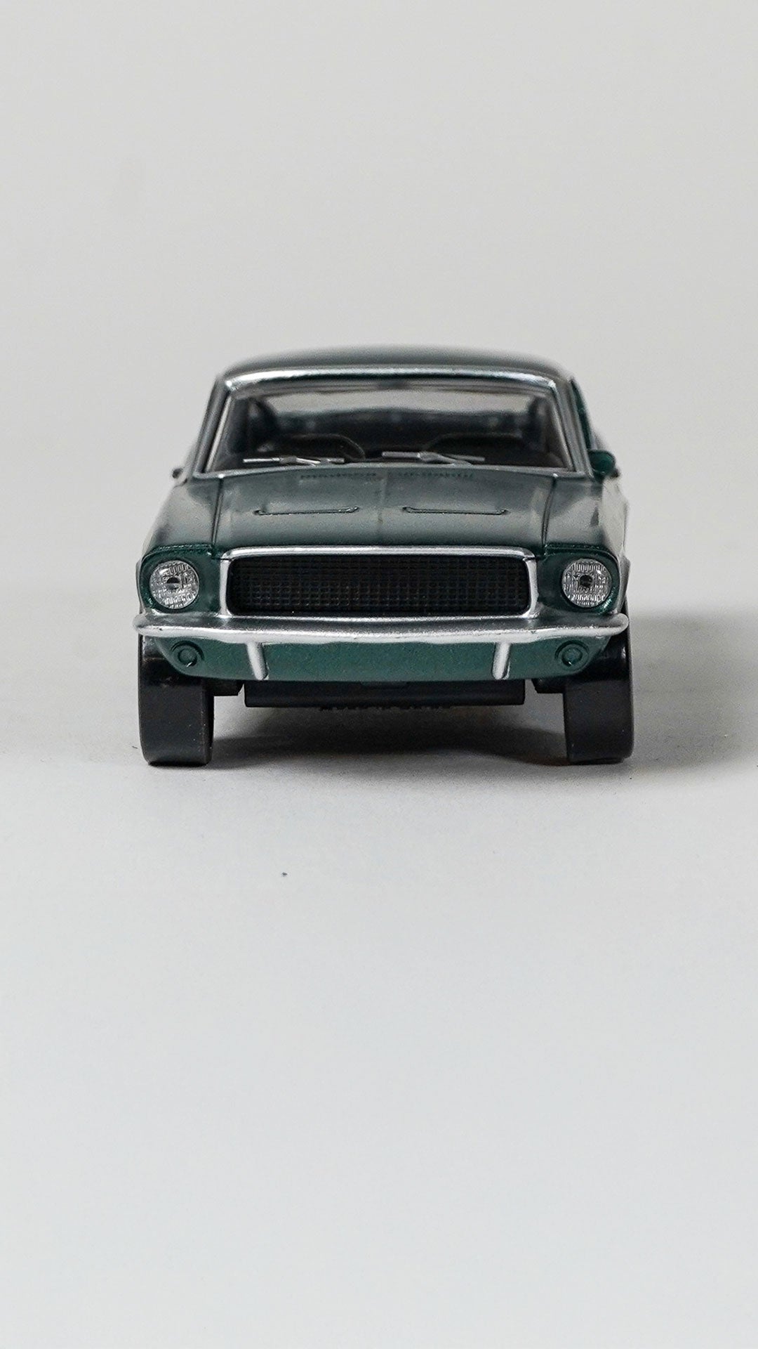 Ford Mustang Fastback 1:43 scale