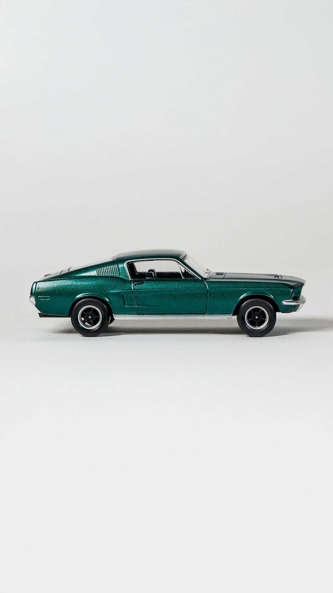 Ford Mustang Fastback 1:43 scale