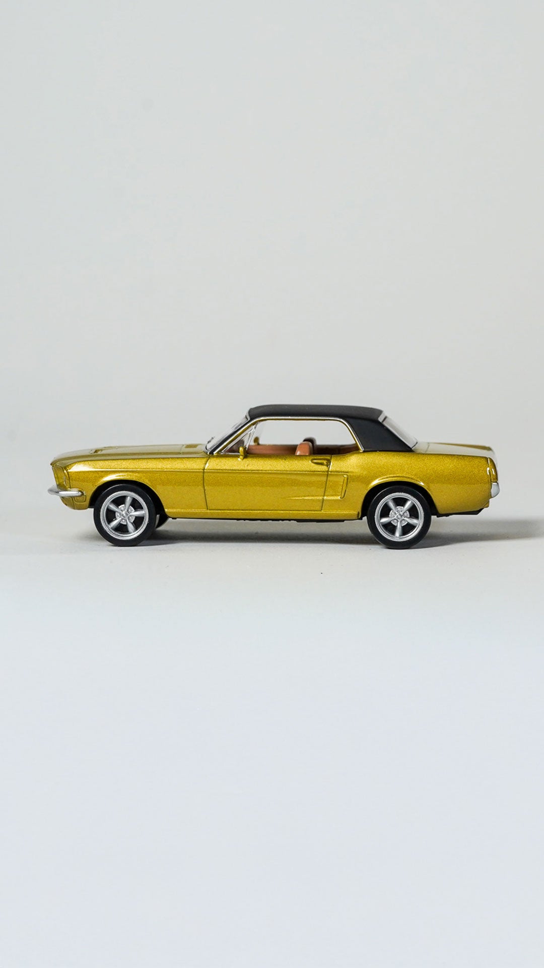 Ford Mustang 1:43 scale