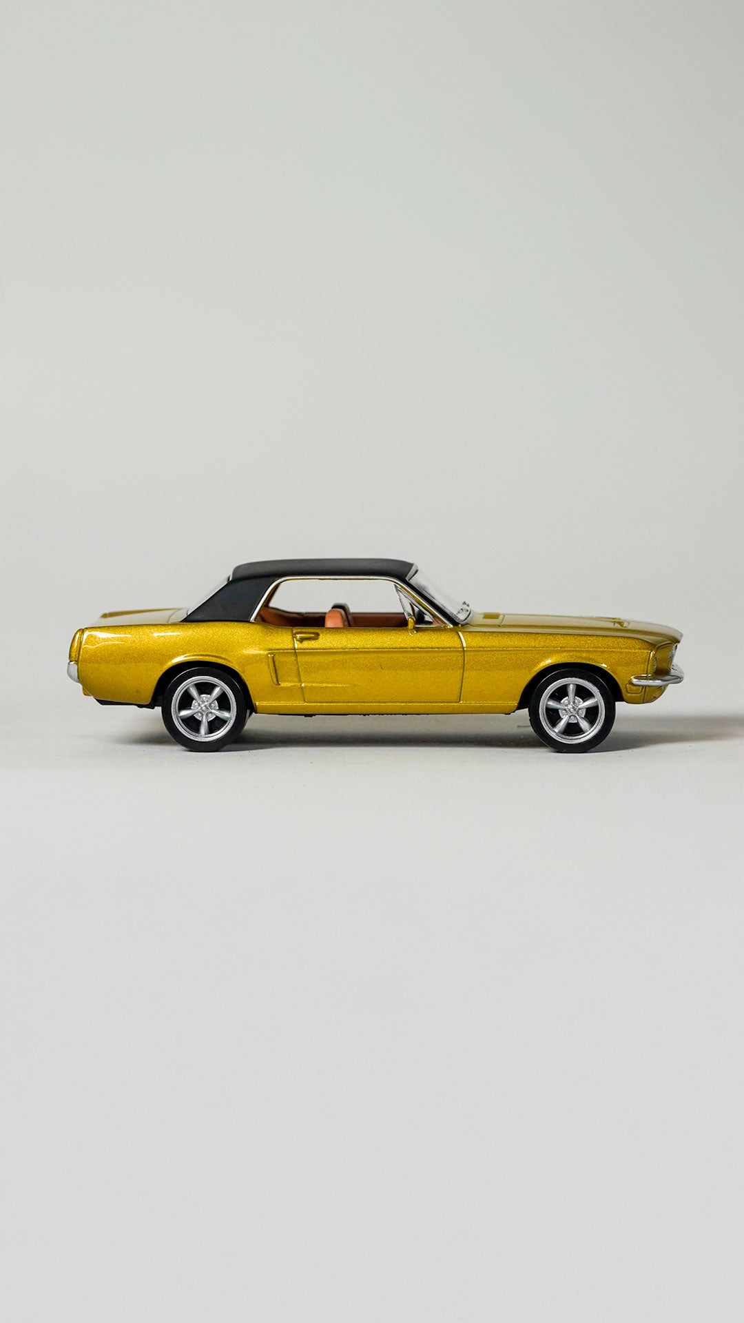 Ford Mustang 1:43 scale