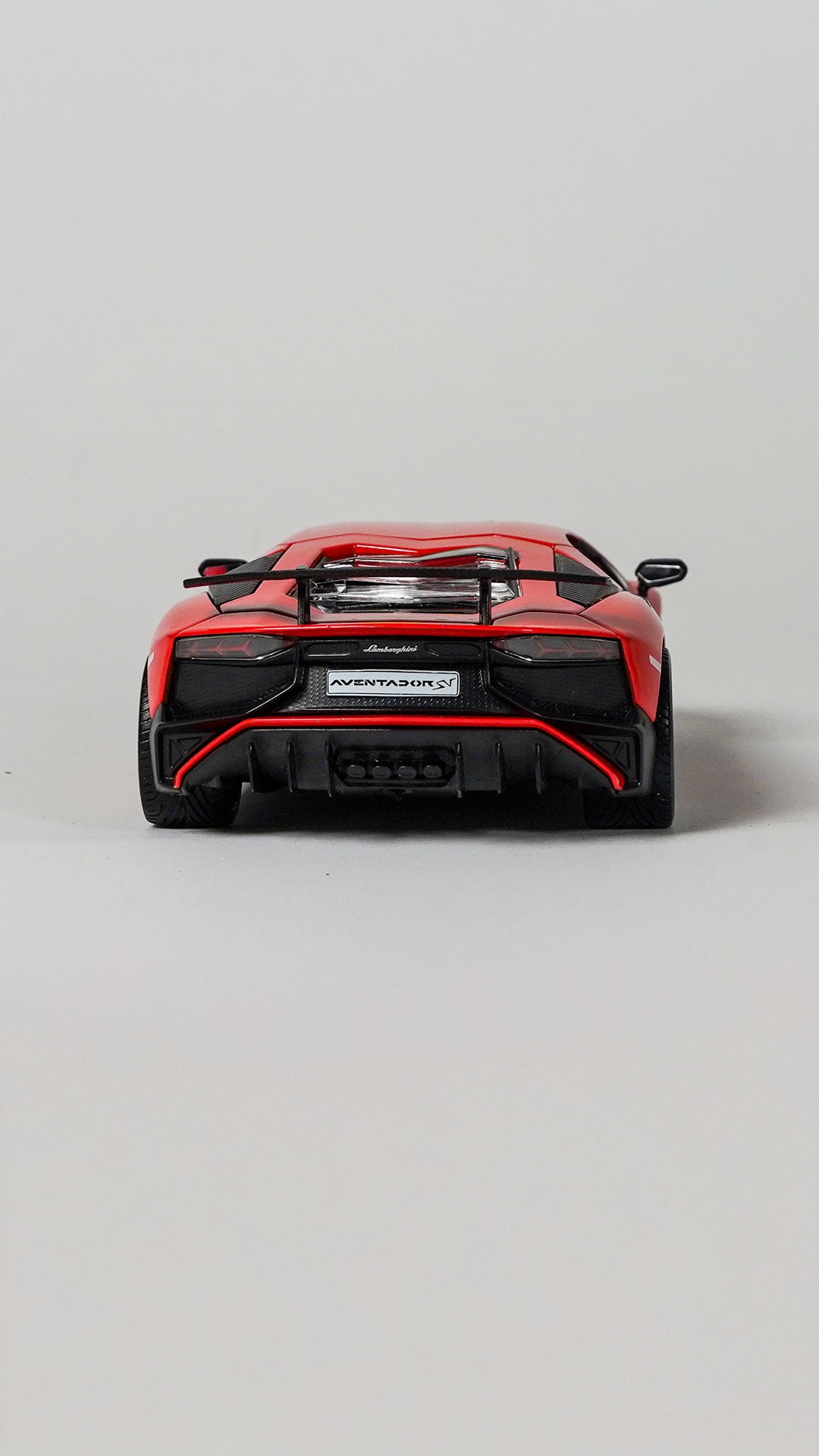 Bburago Lamborghini Aventador SV 1:24