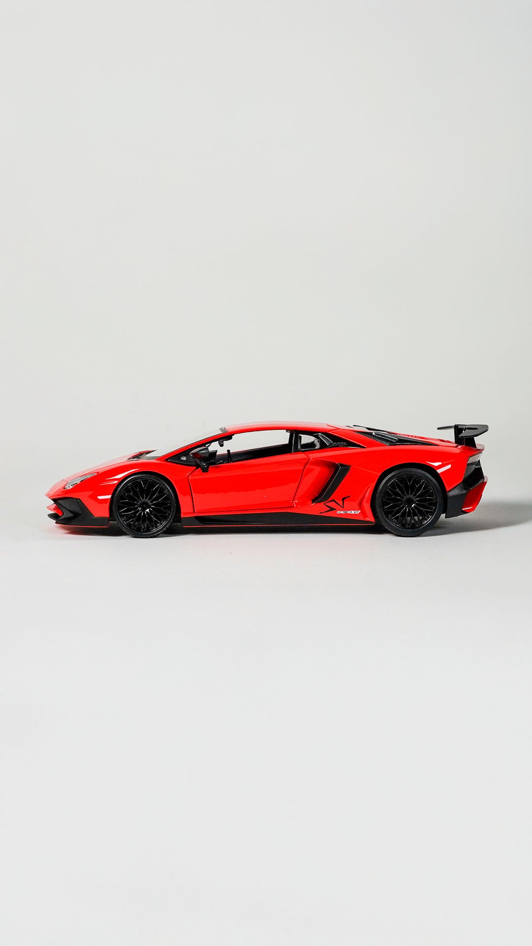 Bburago Lamborghini Aventador SV 1:24