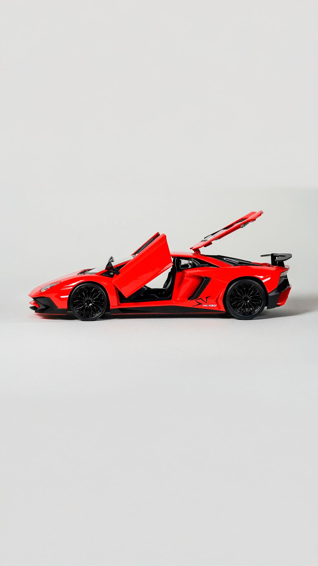 Bburago Lamborghini Aventador SV 1:24