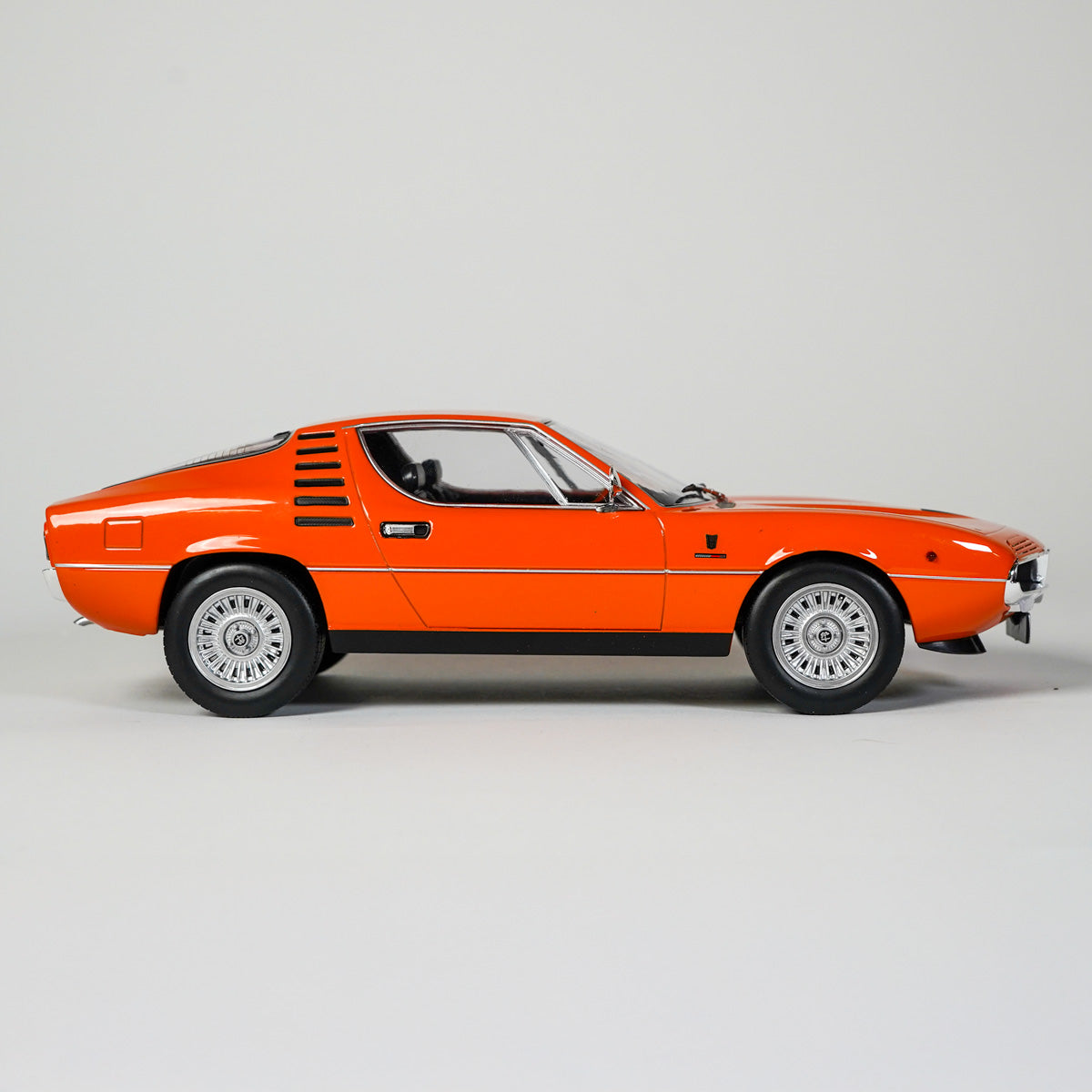 1:18 Alfa Romeo Montreal 1970 orange
