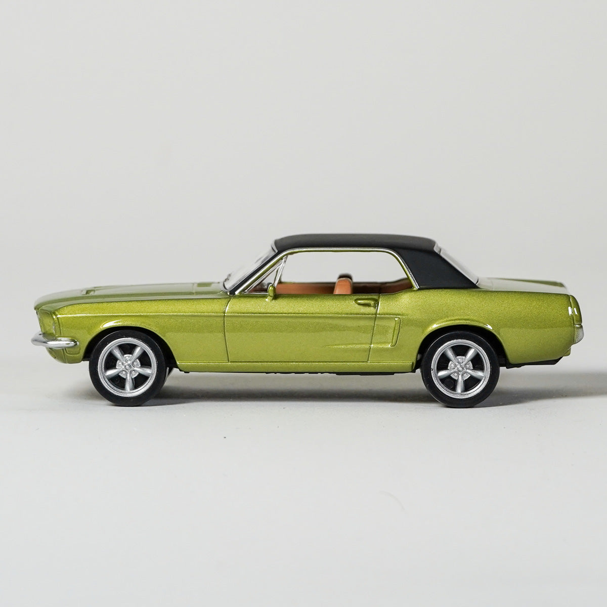 Ford Mustang 1:43 scale
