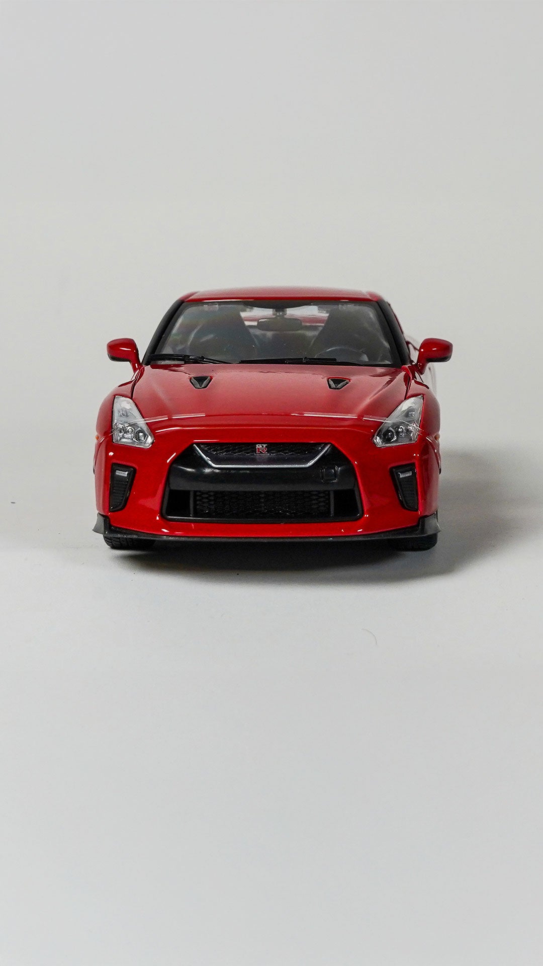 Bburago Nissan GTR 2017 Red 1:24