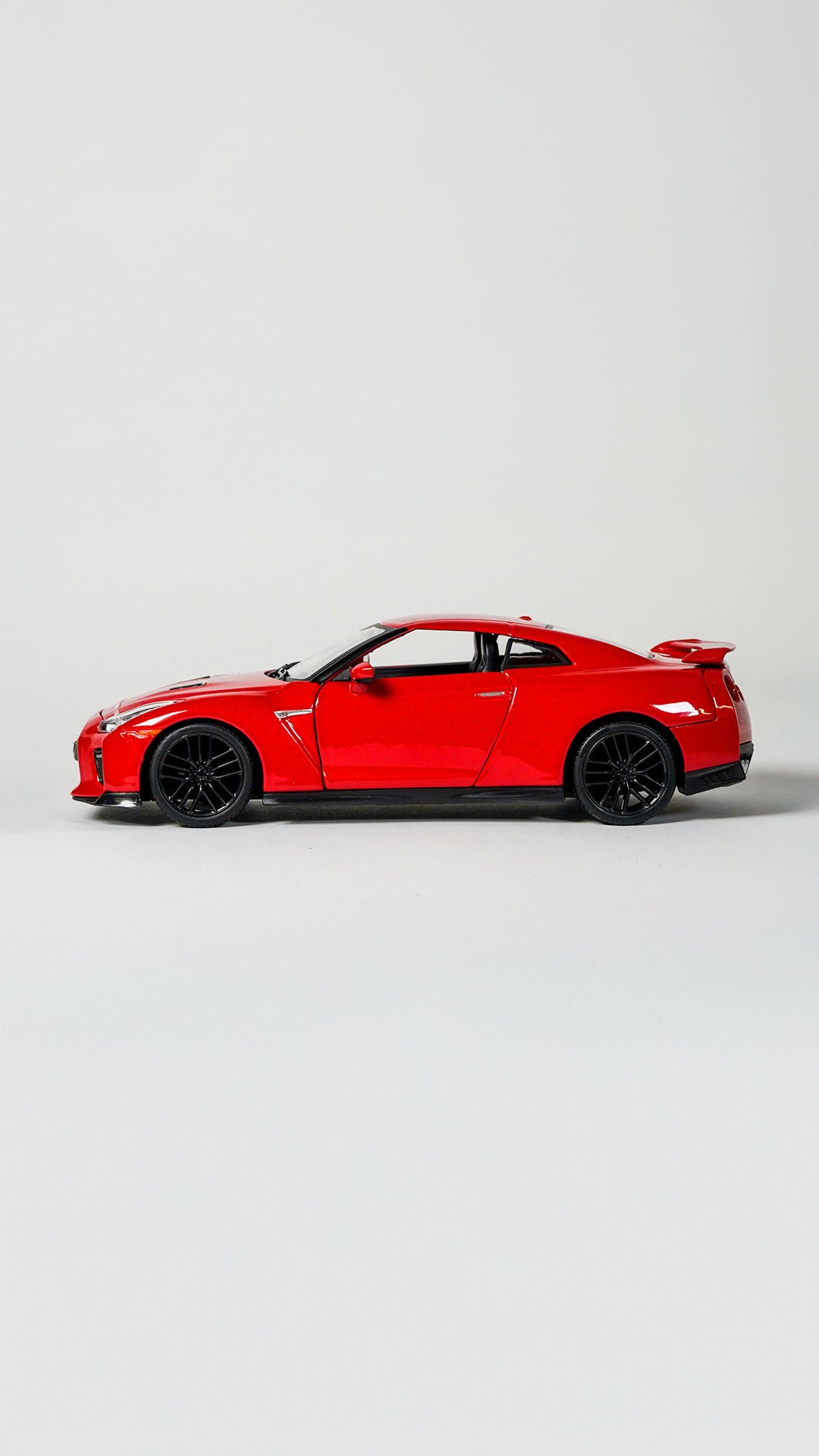 Bburago Nissan GTR 2017 Red 1:24