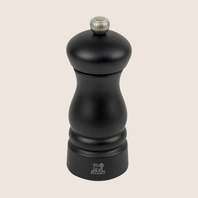 Peugeot Salt/Pepper 13 cm Black Lacquer - Elegant salt and pepper grinder from Peugeot in black lacquer, timeless design.