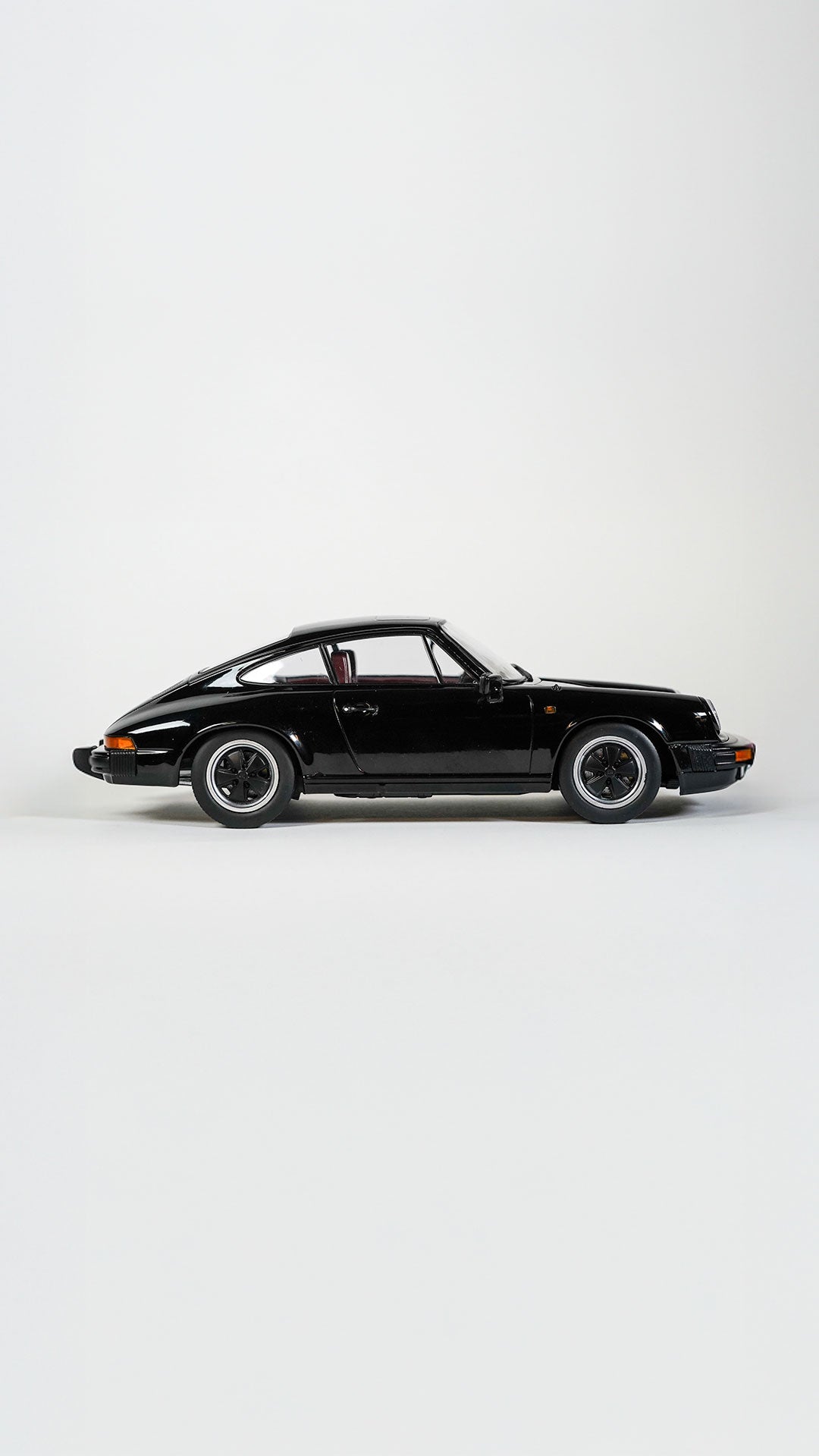 Porsche 911 SC Coupe 1983 1:18