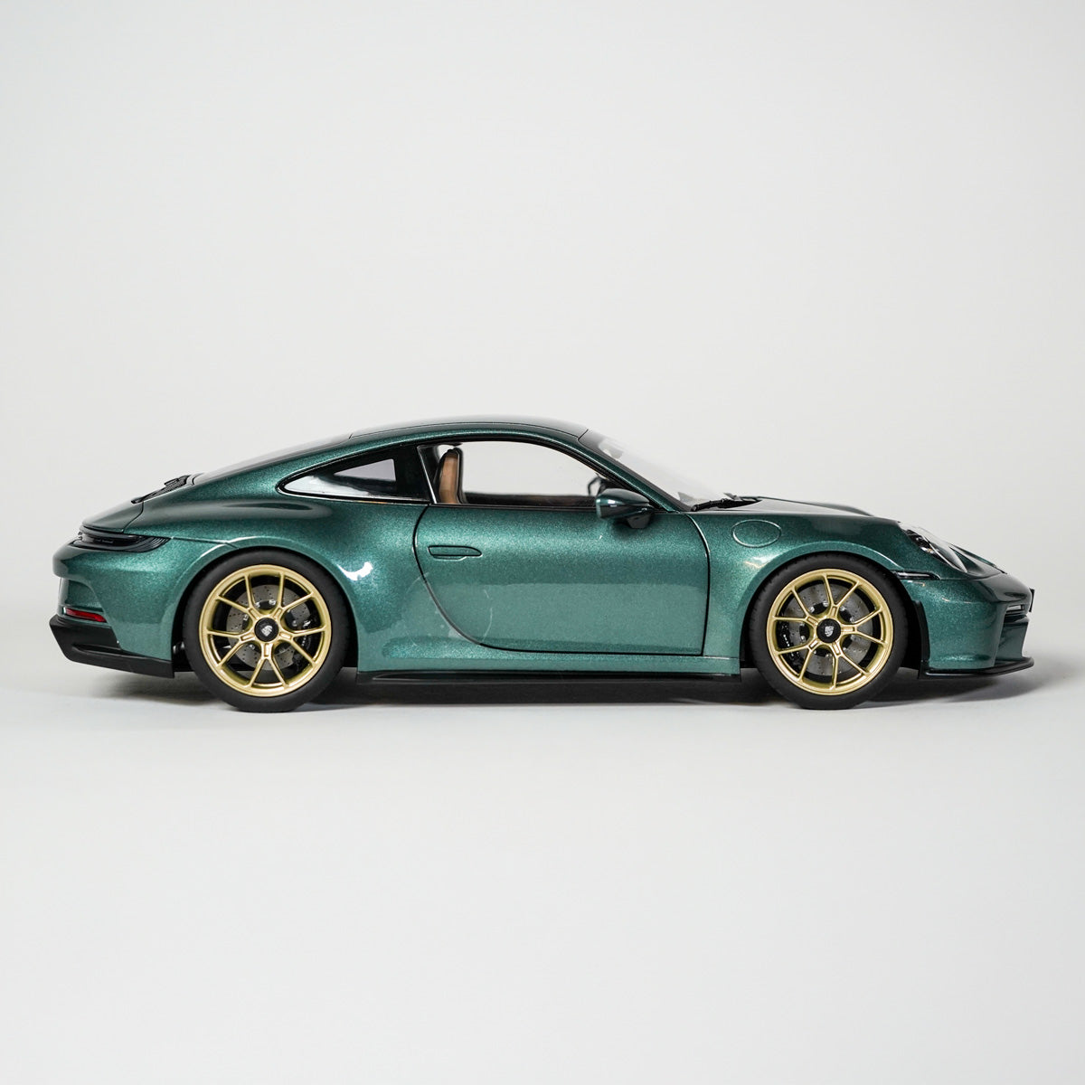 Porsche 911 GT3 Touring 2021 Malachite Green 1:18
