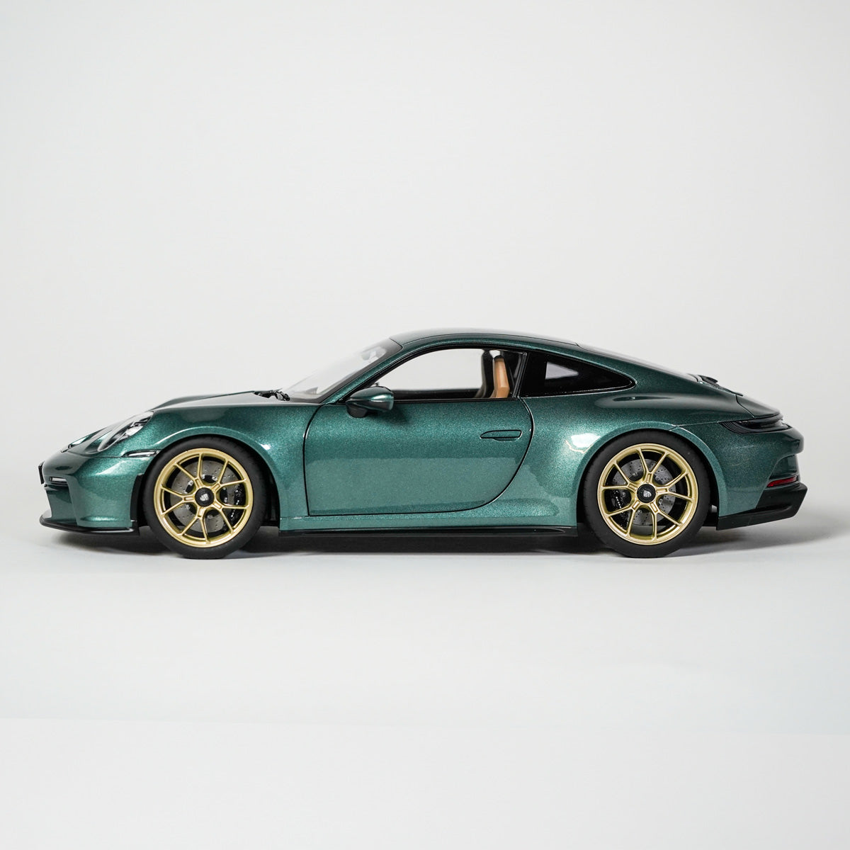 Porsche 911 GT3 Touring 2021 Malachite Green 1:18
