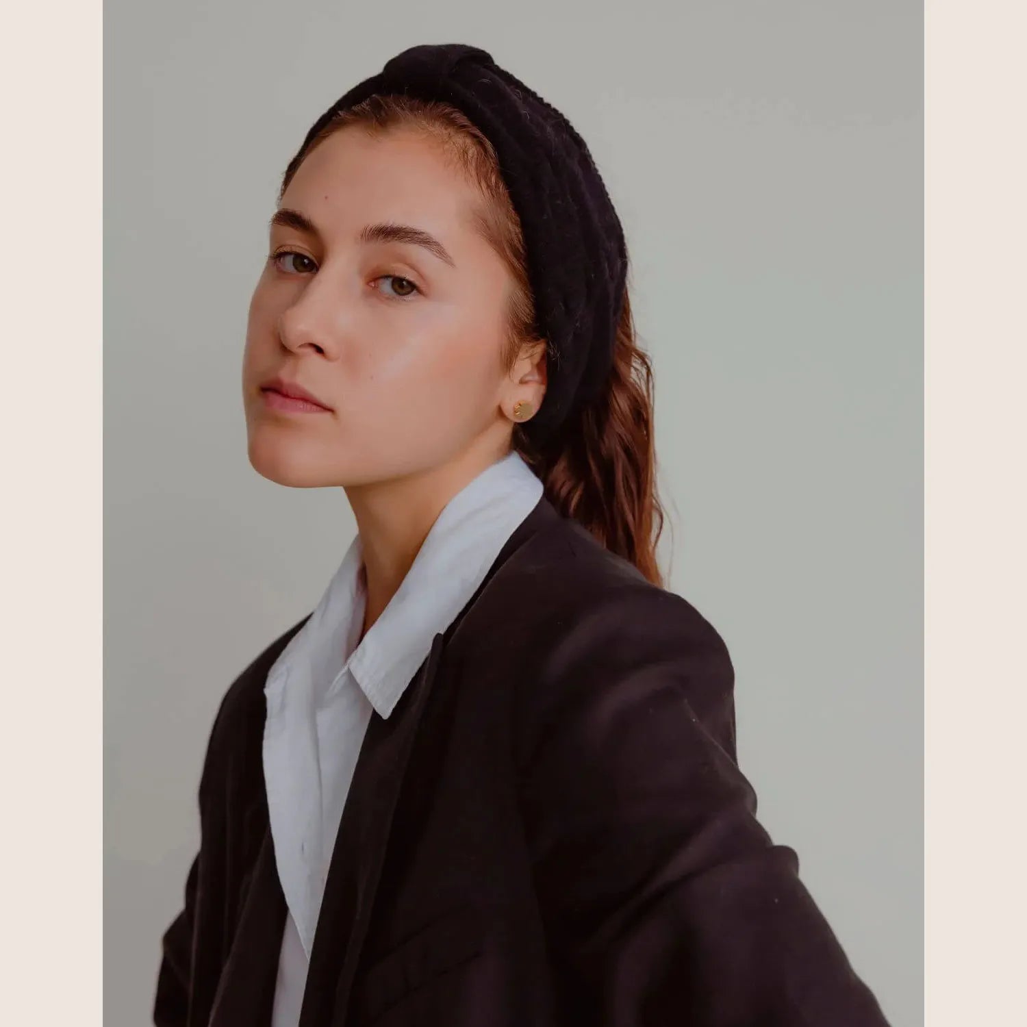 ARIE HEADBAND - WOOL - Black / One-Size - Wool headband in black, perfect for keeping ears warm in winter.