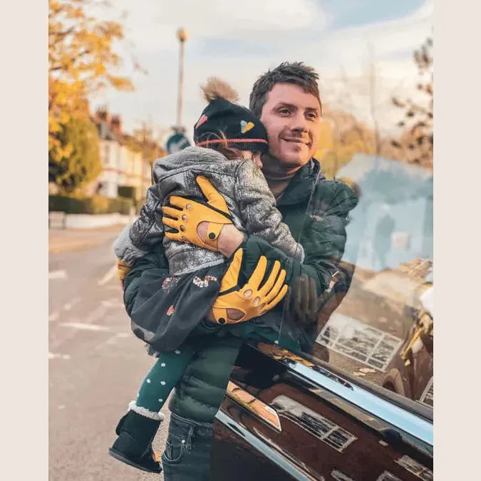 Frederik, Yellow / One-Size - Unique yellow driving gloves in supple leather, a perfect combination of style and function.