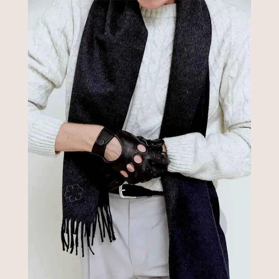 Frederik, Black / One-Size - Timeless black driving gloves in luxurious leather, perfect grip and comfort on the go.