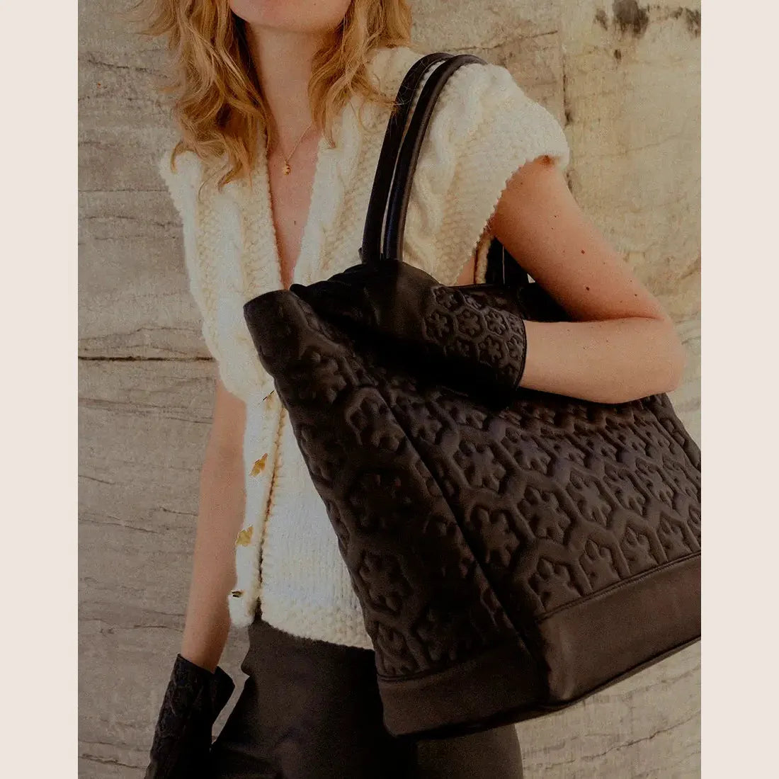 isabella quilted Black - Black quilted driving gloves for women, exclusive design with high comfort.