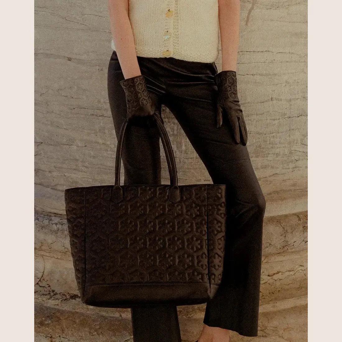 isabella quilted Black - Black quilted driving gloves for women, exclusive design with high comfort.