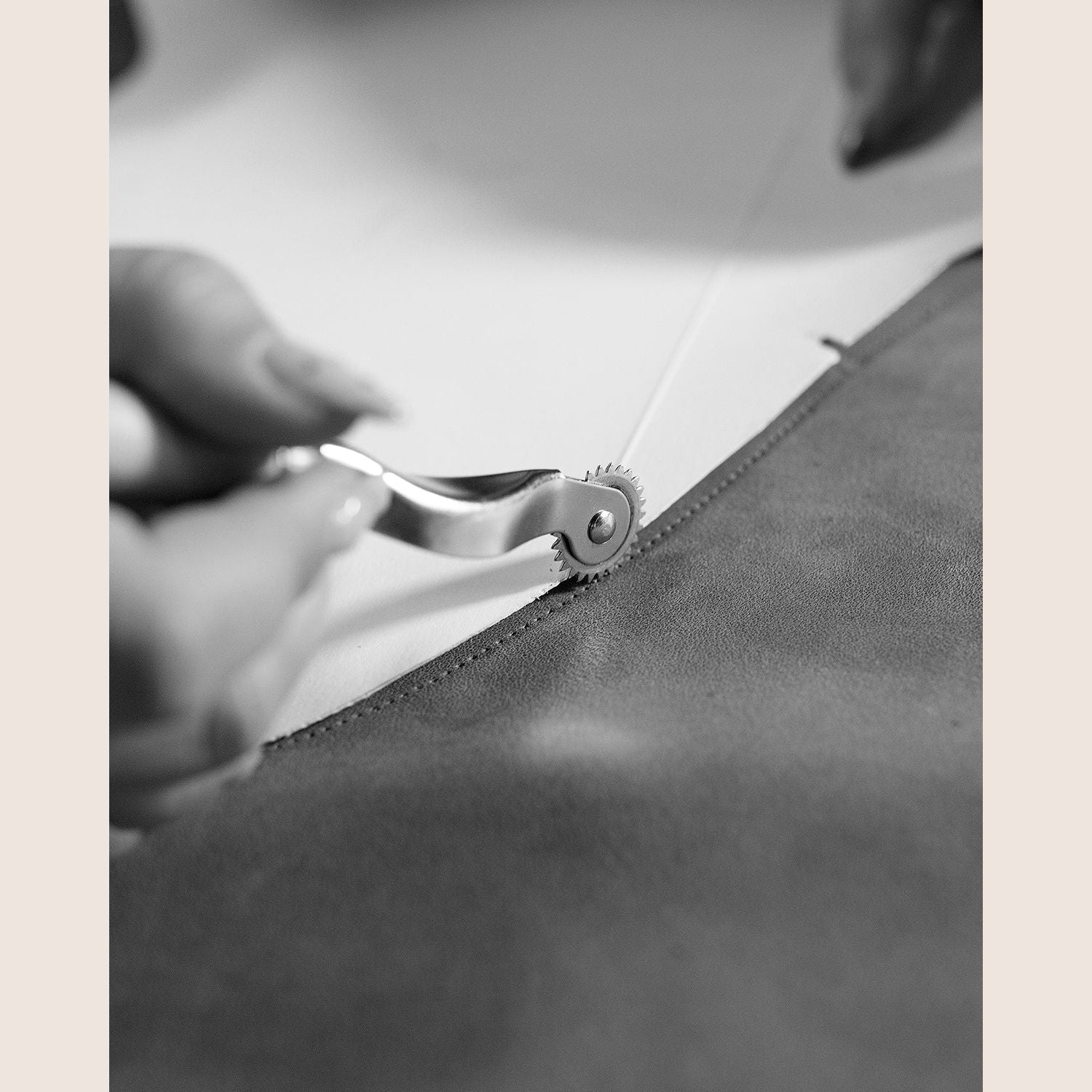 SWAN BAG MINI - CARAMEL - Caramel - Stylish mini Swan bag in caramel, ideal for an elegant and stylish look.