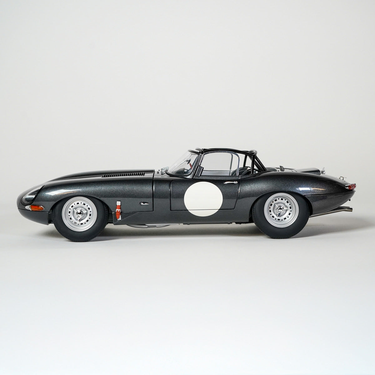 Jaguar E-type lightweight dark gray 1:18 AutoArt
