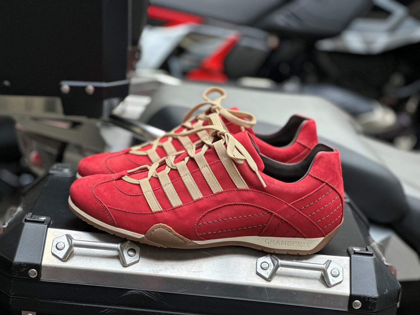 Red Grandprix Originals Corsa Rosso sneakers in leather with tire-patterned sole and sporty design - inspired by classic motorsport.