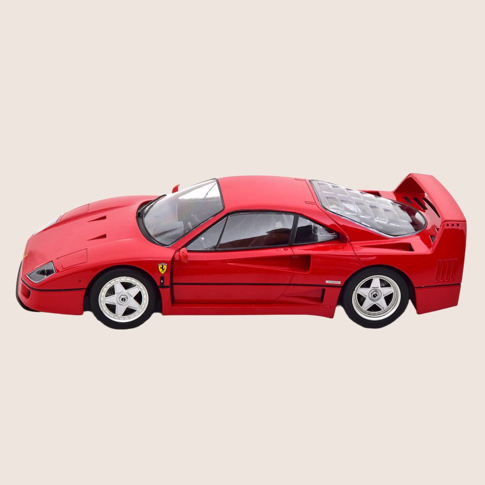 Ferrari F40 1:18 - Detailed model of the legendary Ferrari F40 in 1:18 scale. An iconic supercar with precise details and authentic design. Perfect for Ferrari enthusiasts and collectors.