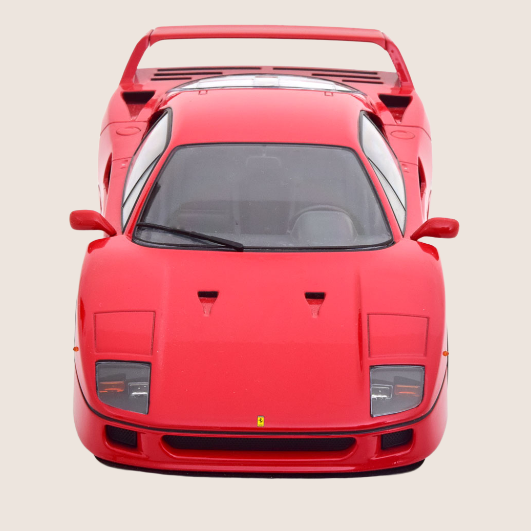 Ferrari F40 1:18 - Detailed model of the legendary Ferrari F40 in 1:18 scale. An iconic supercar with precise details and authentic design. Perfect for Ferrari enthusiasts and collectors.
