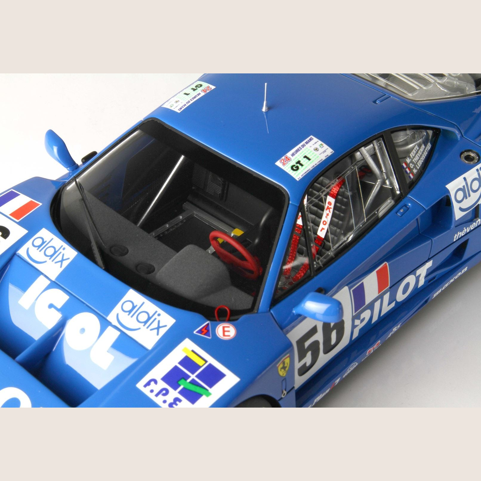 Ferrari F40 LM Le Mans 1996 Pilot Pen Racing 1:18 - Detailed model of the Ferrari F40 LM from Le Mans 1996.