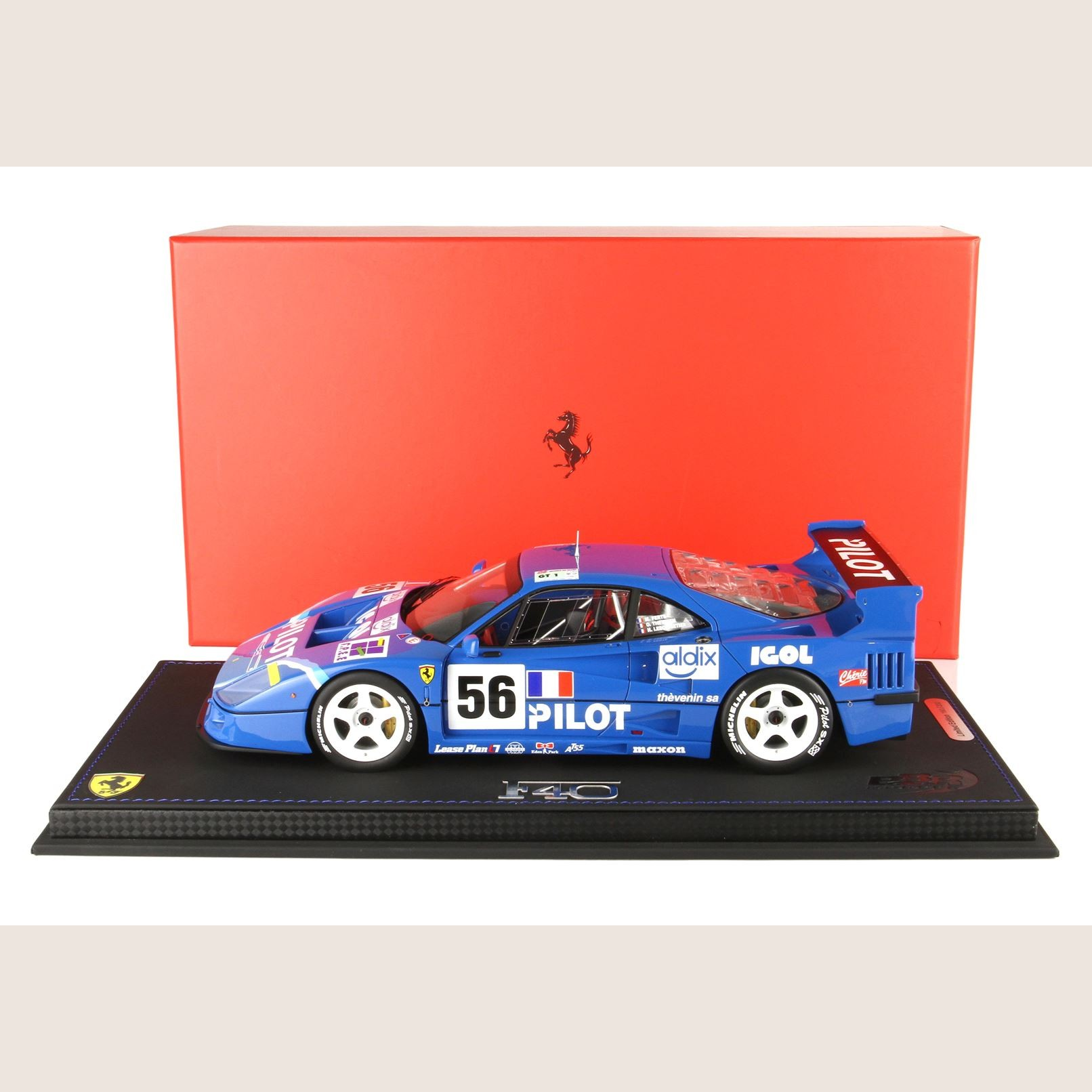 Ferrari F40 LM Le Mans 1996 Pilot Pen Racing 1:18 - Detailed model of the Ferrari F40 LM from Le Mans 1996.