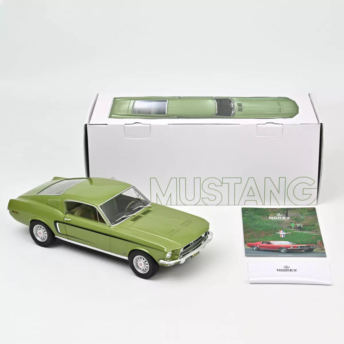 Ford Mustang GT 1968 1:12 Norev - Large scale 1:12 model of the Ford Mustang GT from 1968.
