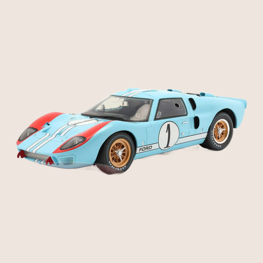 1:12 Ford GT40 #2 Winner 24h Le Mans 1966 Black - Magnificent model of the legendary Le Mans winner, the Ford GT40.