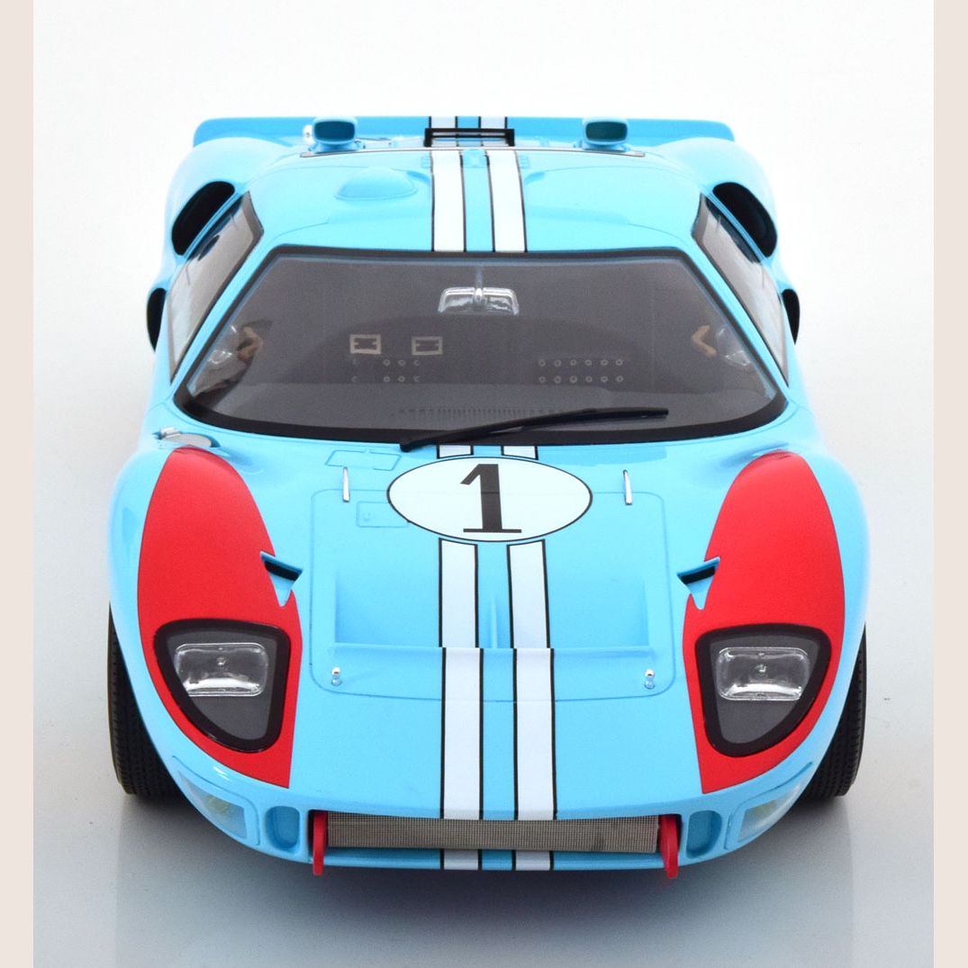 1:12 Ford GT40 #2 Winner 24h Le Mans 1966 Black - Magnificent model of the legendary Le Mans winner, the Ford GT40.