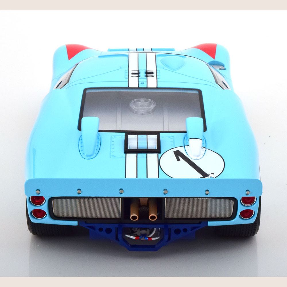 1:12 Ford GT40 #2 Winner 24h Le Mans 1966 Black - Magnificent model of the legendary Le Mans winner, the Ford GT40.